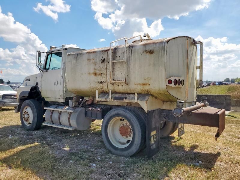 1995 Ford LA9000 Water Truck