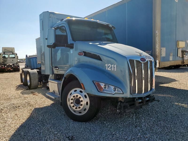 2022 Peterbilt Tractor 2022 Peterbilt 579 Semi Truck