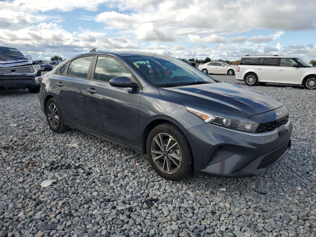 2023 KIA Forte lx