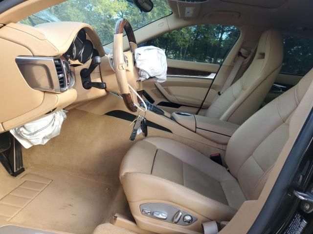 2011 Porsche Panamera 2