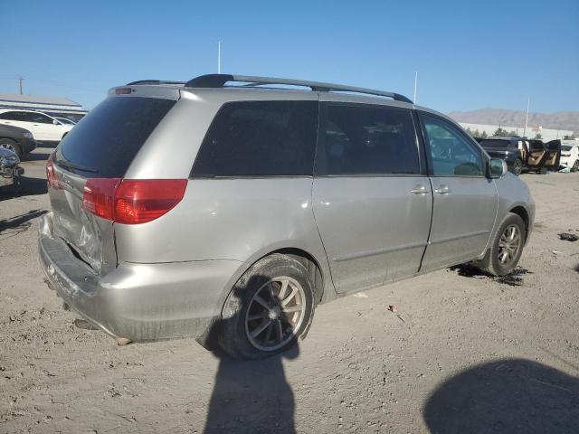 2004 Toyota Sienna xle