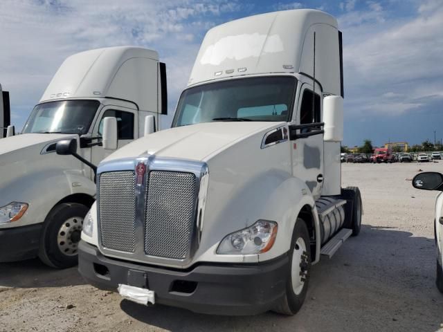 2017 Kenworth T680 Semi Truck
