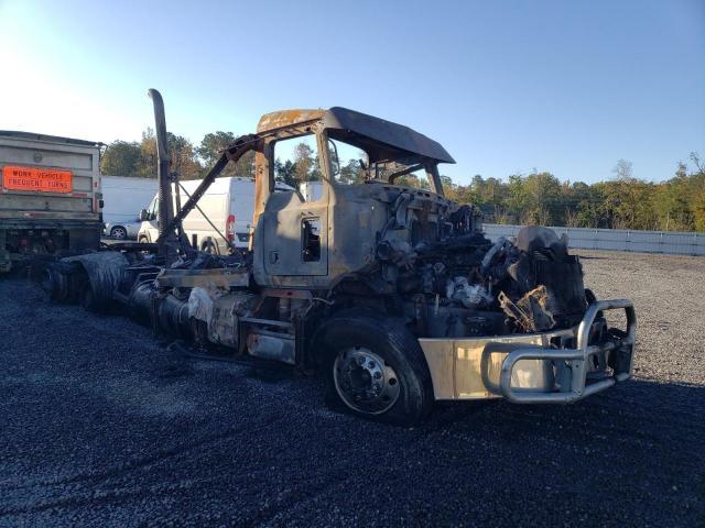 2017 Mack CXU613 Semi Truck