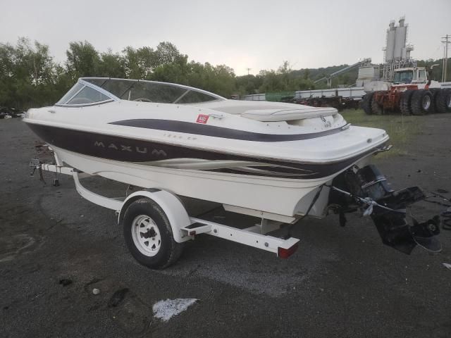 1999 Maxum Boat