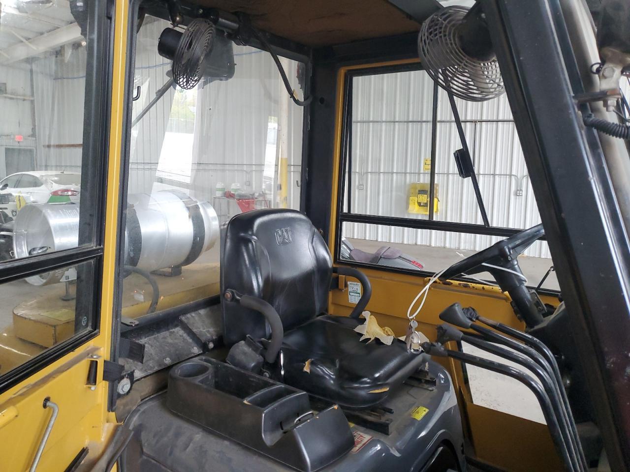 1999 Caterillar 1999 Caterpillar GP30K Forklift