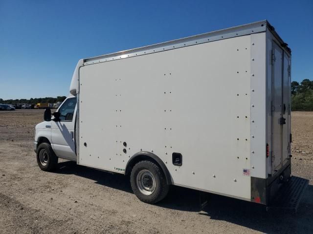 2021 Ford Econoline E350 Super Duty Cutaway Van