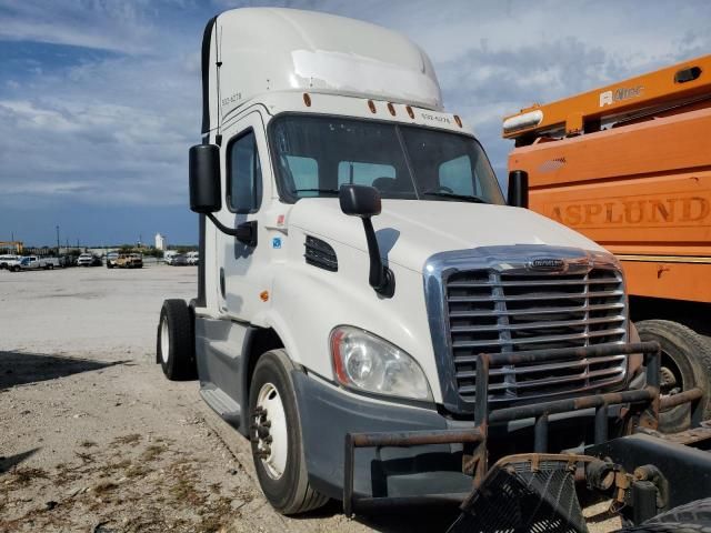 2017 Freightliner Cascadia 113 Semi Truck