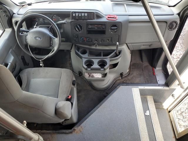 2019 Ford Econoline E450 Super Duty Cutaway Van
