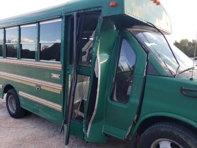 2011 GMC Savana Cutaway G3500