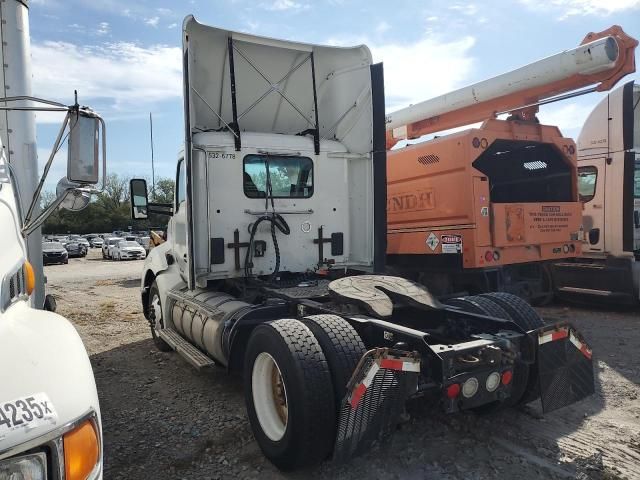 2017 Kenworth T680 Semi Truck