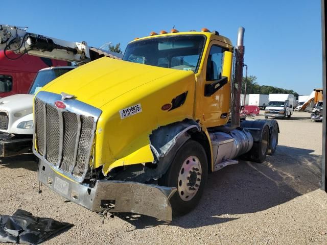 2014 Peterbilt 579 Semi Truck
