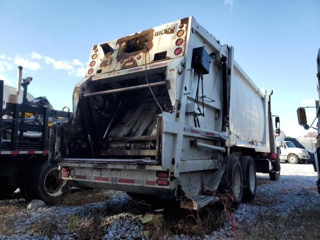 2007 International 7500 Refuse Truck