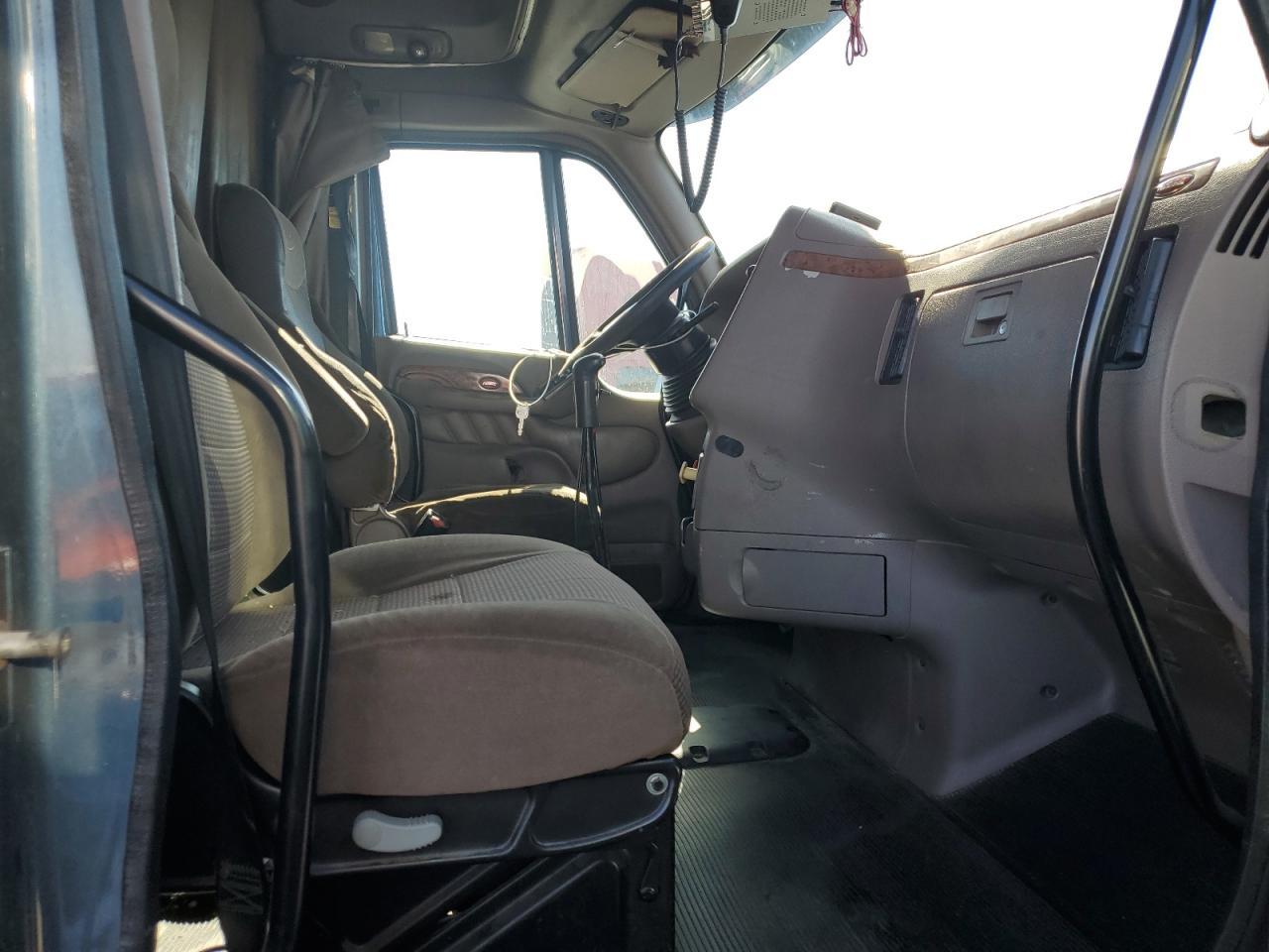2010 Peterbilt 387 Semi Truck