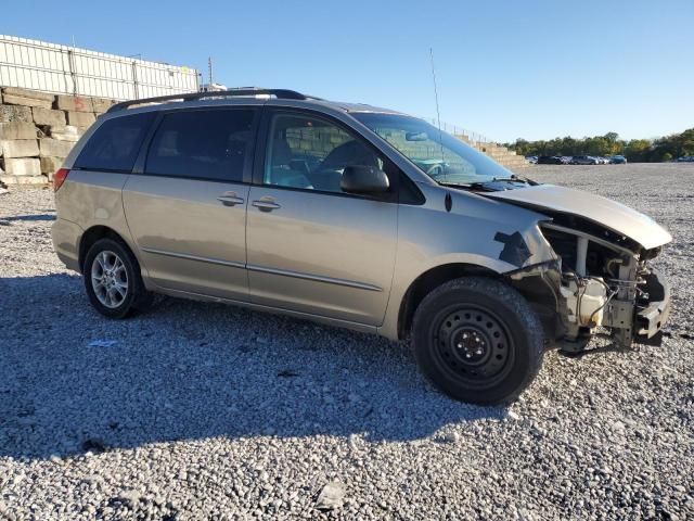 2005 Toyota Sienna LE