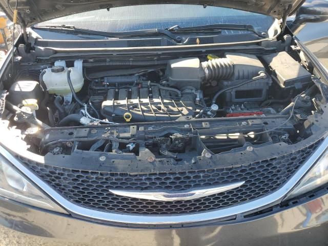 2017 Chrysler Pacifica Touring l