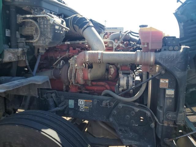 2014 Peterbilt 579 Semi Truck