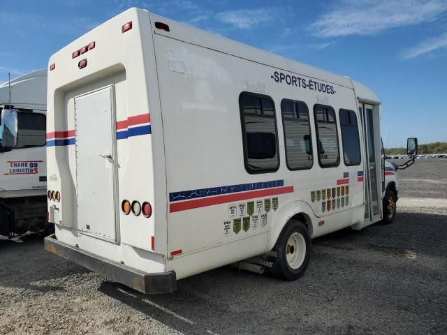 2009 Ford Econoline E450 Super Duty Cutaway Van