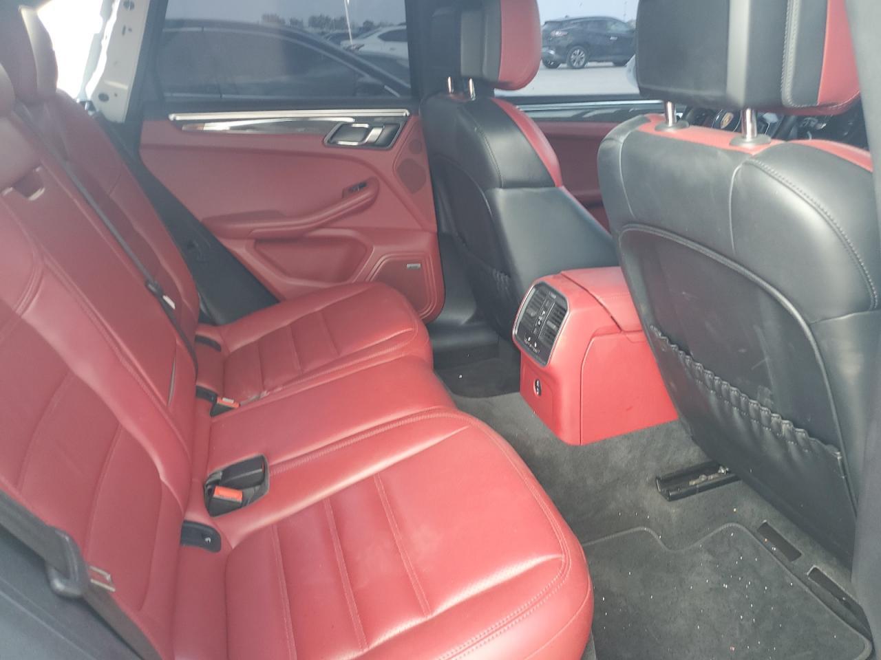 2024 Porsche Macan gts