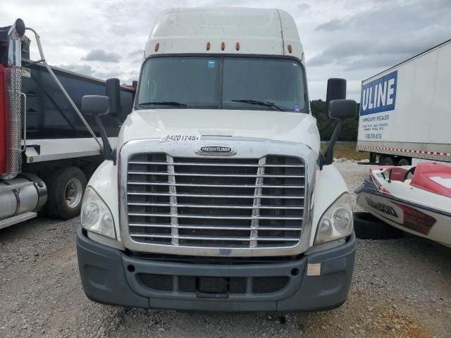 2018 Freightliner Cascadia 125 Semi Truck
