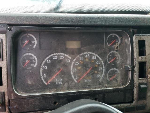2002 Freightliner Medium Conventional FL70