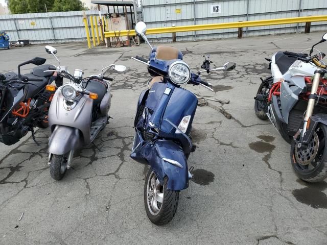 2022 Vespa GTS 300