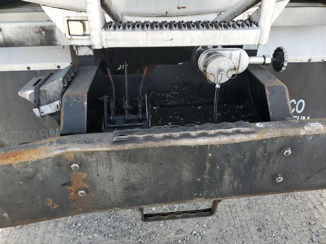 2003 Peterbilt Tractor 2003 Peterbilt 330 Tank Truck
