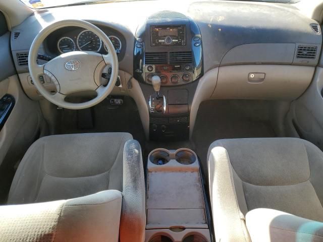 2005 Toyota Sienna LE
