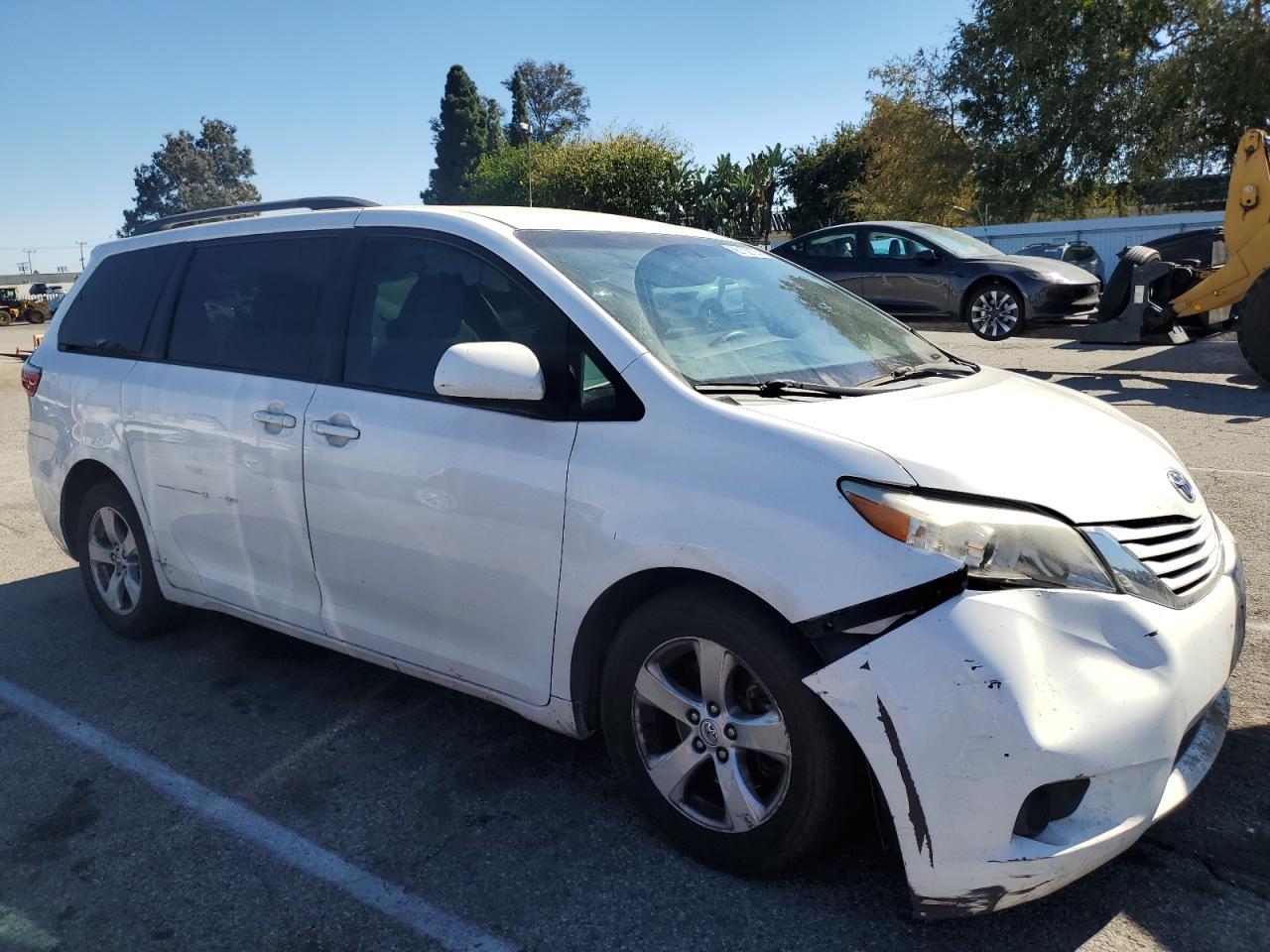 2017 Toyota Sienna le