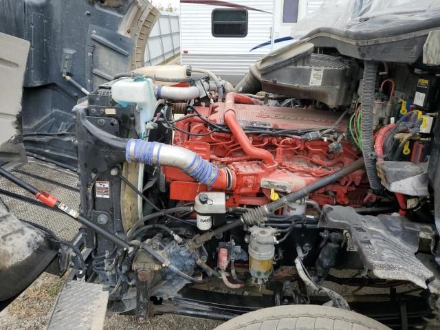 2025 Peterbilt 567