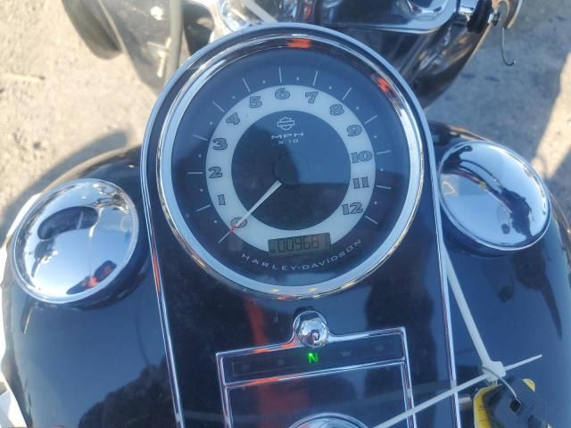 2016 Harley-Davidson Flstn Softail Deluxe