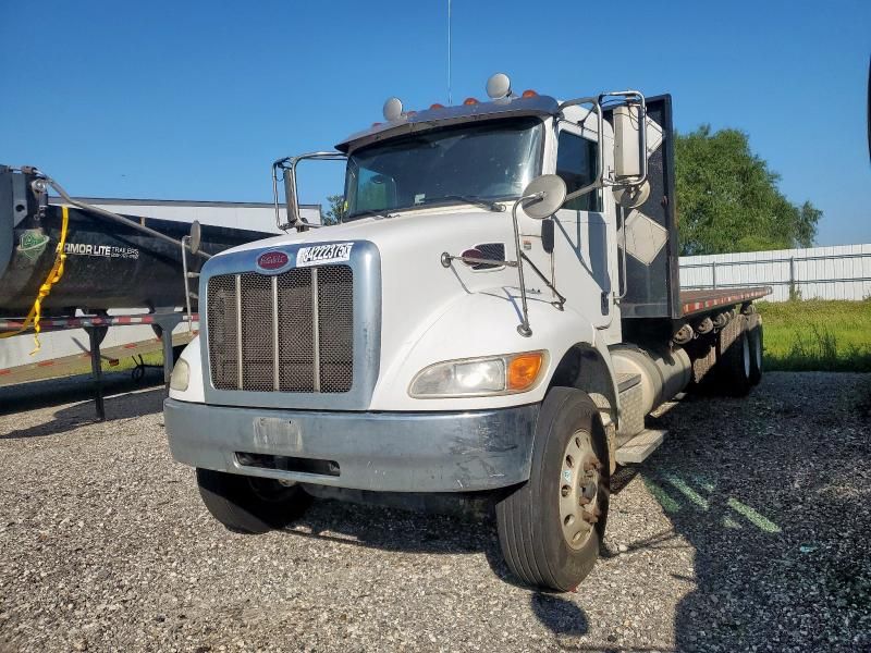 2015 Peterbilt 348 Flatbed Truck
