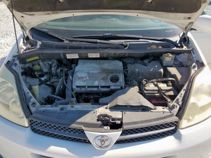 2005 Toyota Sienna XLE