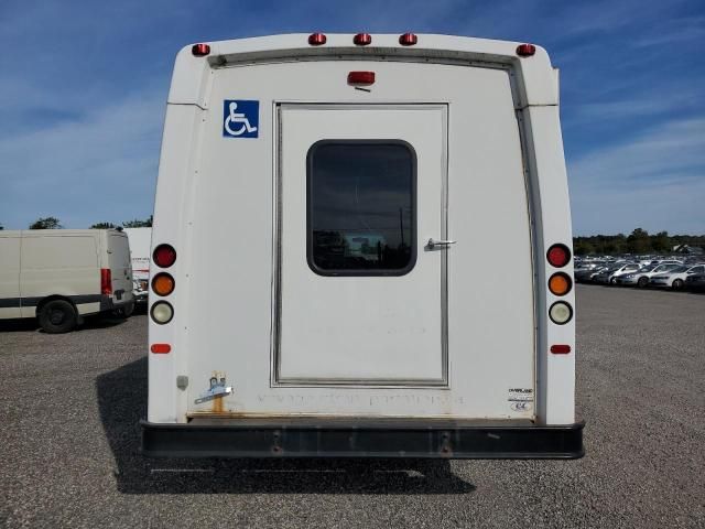 2010 Ford Econoline E350 Super Duty Cutaway Van
