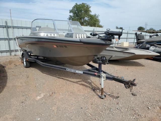 2002 Tracker Boat