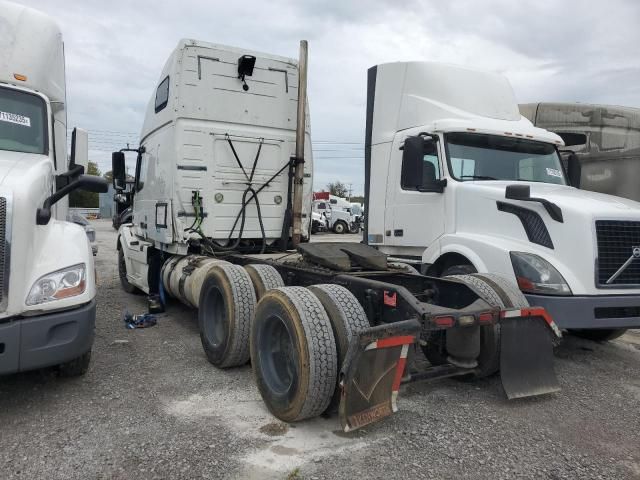 2013 Volvo VNL Semi Truck