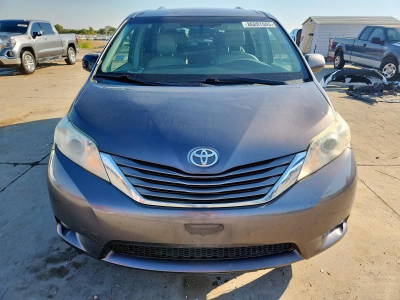 2014 Toyota Sienna XLE