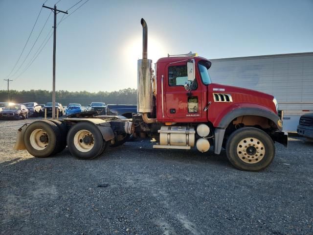 2009 Mack GU700 Semi Truck