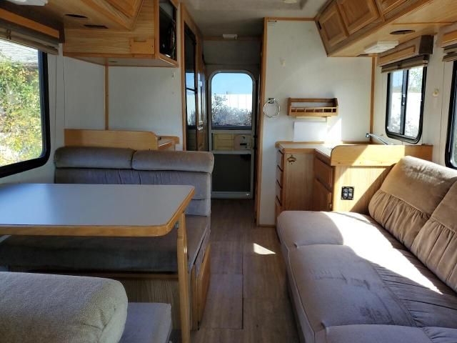 2002 Chev Rolet Chinook Cascade Class B
