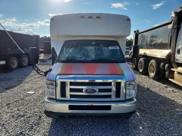 2019 Ford Econoline E450 Super Duty Cutaway Van