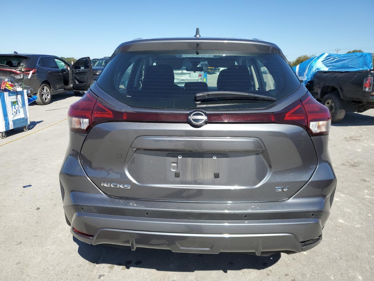 2023 Nissan Kicks sv