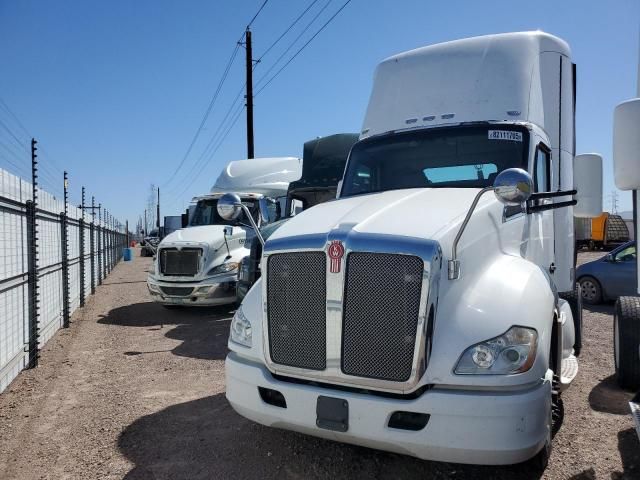 2014 Kenworth T680 Semi Truck