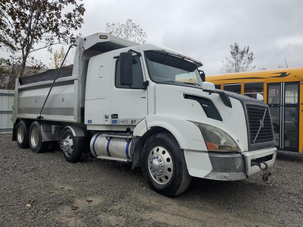 2008 Volvo VNL Dump Truck