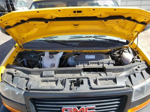 2022 GMC Savana CUT-BOX Truck