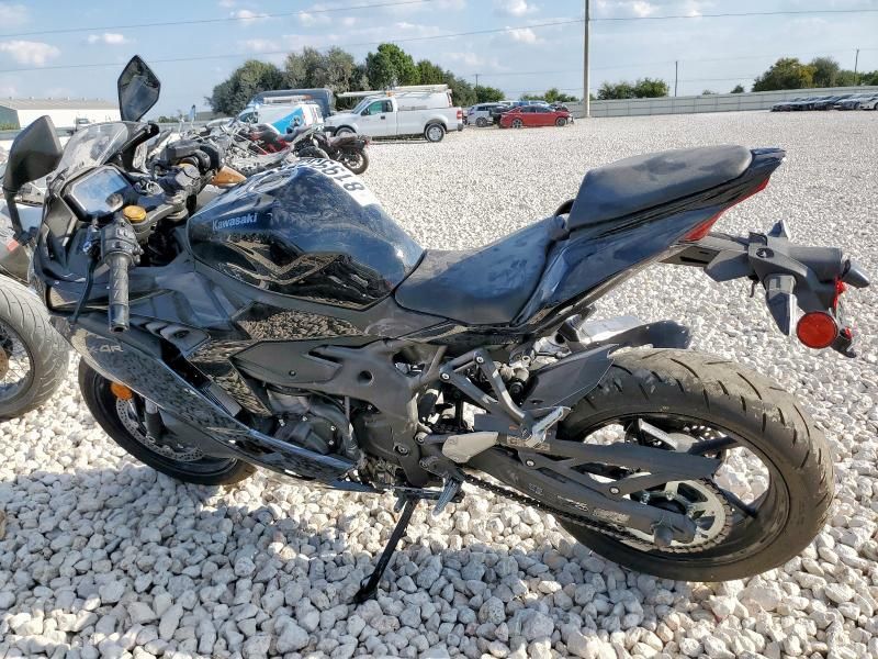 2025 Kawasaki ZX400 P