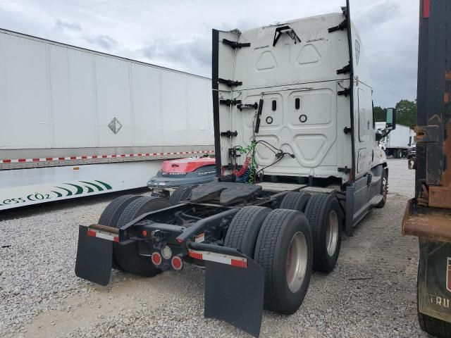 2018 Freightliner Cascadia 125 Semi Truck