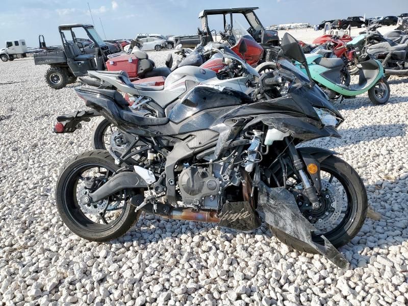2025 Kawasaki ZX400 P