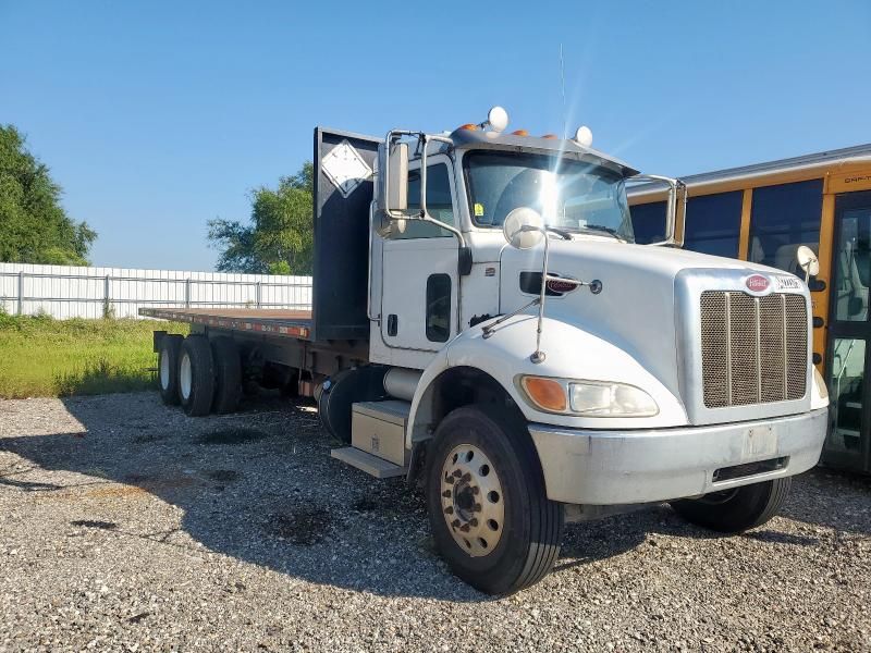 2015 Peterbilt 348 Flatbed Truck