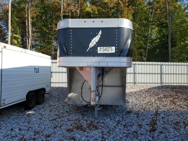2021 Featherlite 8117-6720-STD Livestock Trailer