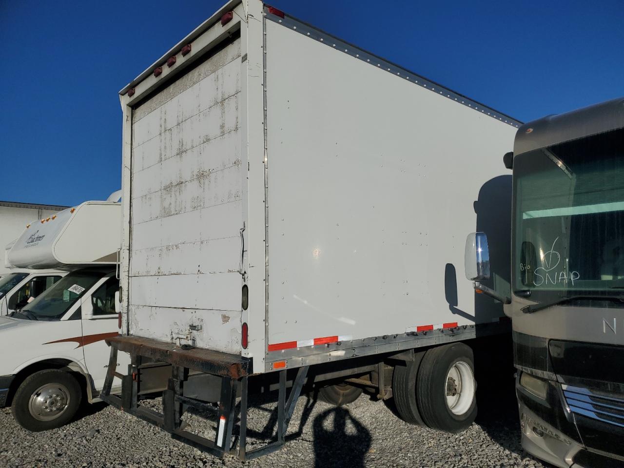 2005 Freightliner Business Class M2 BOX Truck