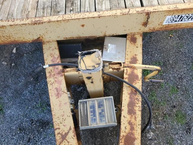 1999 Towmaster T-30-2 Equipment Trailer